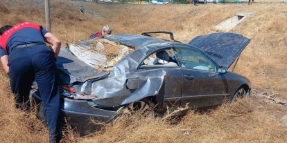 Şarampole uçan otomobilin sürücüsü yaralandı