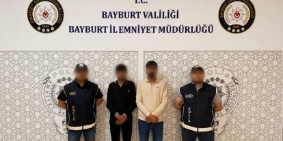 Bayburt’ta 2 düzensiz göçmen sahte yol izin belgesiyle yakalandı