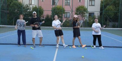 Kartal Belediyesi’nin tenis eğitimleri tüm hızıyla devam ediyor
