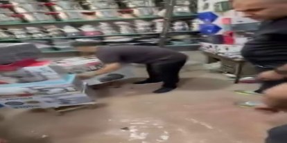 Patlayan şebeke hattı iş yerlerini bastı