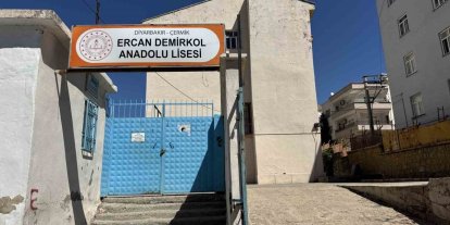 Çermikte yarım asırlık okul yıkılıyor