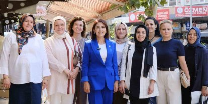 AK Parti Kadın Kolları Teşkilatı Bayramyeri’nde esnafı ziyaret etti