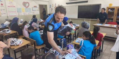 Erzincan’da polis ekiplerinden öğrencilere yeni eğitim yılı sürprizi