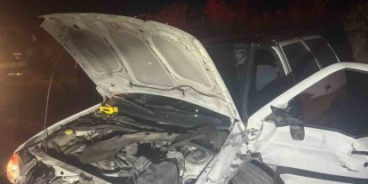 Kayseri’de hafif ticari araçla otomobil kafa kafaya çarpıştı: 2 yaralı