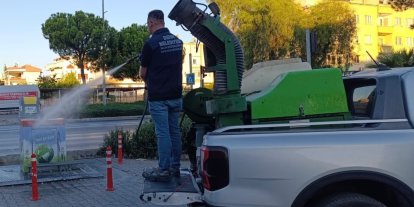 Didim’de çöp konteynerleri ve çöp kutuları düzenli olarak ilaçlanıyor