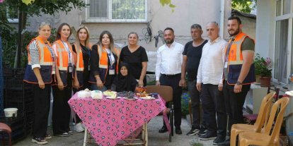 85 yaşındaki Emine nineye sürpriz doğum günü: "İlk kez doğum günüm kutlandı, pastayı görünce şoke oldum"