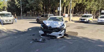 Adıyaman’da 2 otomobil çarpıştı: 1 yaralı