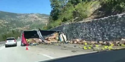 Devrek’te araç istinat duvarına çarptı: 1 ölü, 1 yaralı