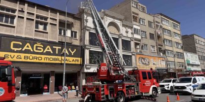 Kayseri’de avize imalathanesinin çatısında çıkan yangın söndürüldü