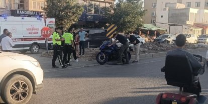 Motosiklet yayaya çarptı: 2 yaralı