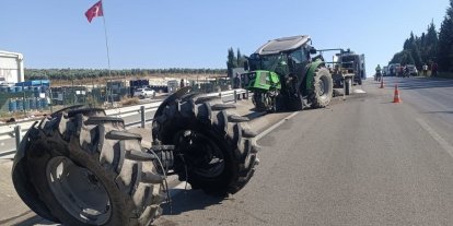 Bandırma’da kamyon traktöre çarptı