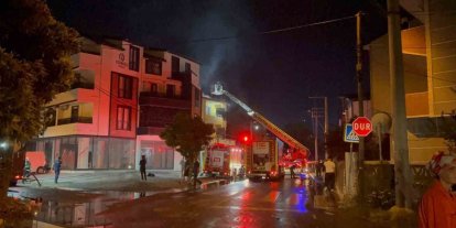 Çardakta çıkan yangın 3 katlı binaya sirayet etti: 1 kişi yaralandı