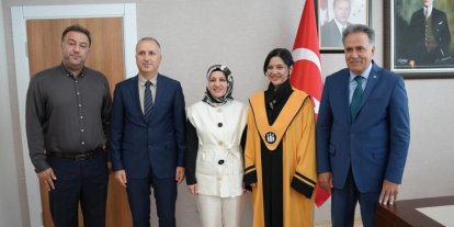 İnönü Üniversitesinde iki akademisyene cübbe giydirildi