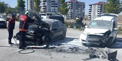 Otomobil ve hafif ticari araç çarpıştı, 1 kişi yaralandı
