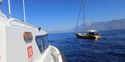 Yelkenli teknede 16’sı çocuk 64 düzensiz göçmen yakalandı