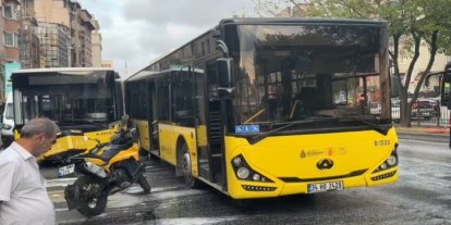 Şişhane’de iki İETT otobüsü çarpıştı: Yola dökülen yağ sürücülere zor anlar yaşattı