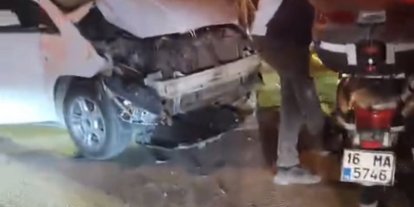 Kırmızı ışıkta geçen motosiklete otomobil çarptı: 1 ölü, 1 yaralı