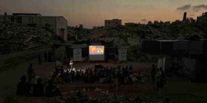 Gazze’de yıkımın ortasında çocuklar için gezen sinema