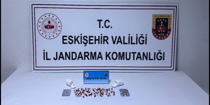 Üzerinde 128 adet sentetik ecza hapı taşıyan otobüs yolcusu jandarmaya yakalandı