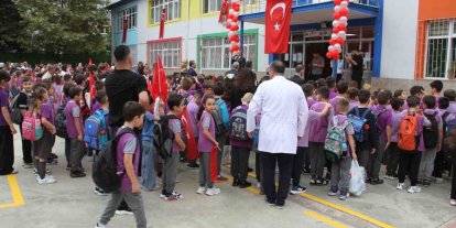 Çarşamba’da okullar öğrencilerle şenlendi