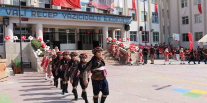 Denizli’de yeni eğitim-öğretim yılı heyecanı coşkuyla başladı