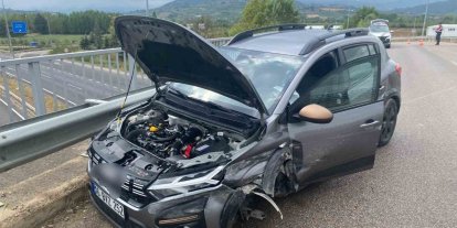 Kontrolden çıkan araç bariyerlere çarptı: 2 yaralı