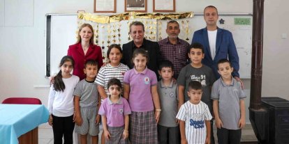 Başkan Yetişkin’den minik öğrencilere ilk gün sürprizi
