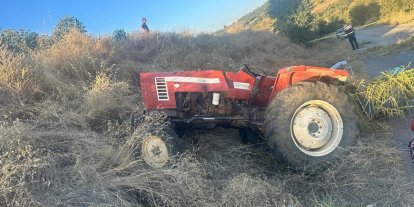 Devrilen traktörün altında kalan 56 yaşındaki adam hayatını kaybetti