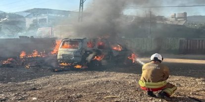 Kırıkhan’da hafif ticari araç alevlere teslim oldu