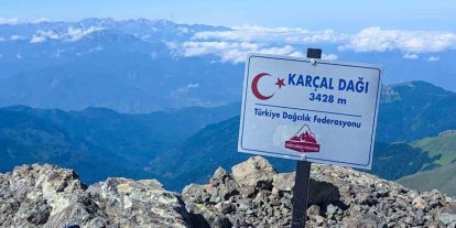3 bin 428 rakımdaki Karçal Dağı’nın zirvesi havadan görüntülendi
