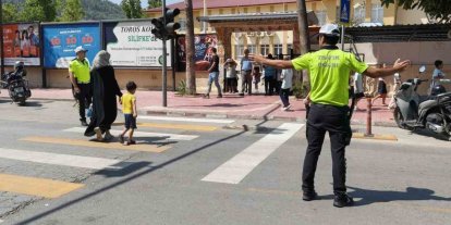 Okul önlerinde trafik güvenliği denetimleri başladı