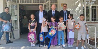 Çermikte 300 öğrenciye okul çantası dağıtıldı