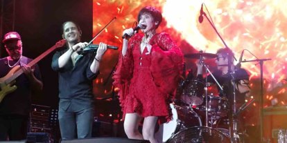 Ayvalık’ta Aydilge konserine yoğun ilgi