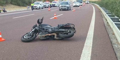 Kamyona çarpan motosiklet sürücüsü hayatını kaybetti