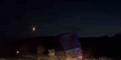 Karacabey’de kamyonet ağaçlara çarptı