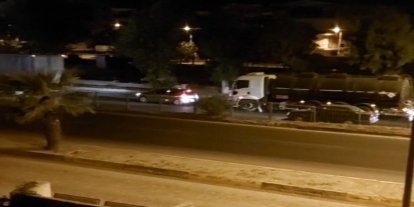 Motosikletiyle bariyerlere çarpan genç ağır yaralandı