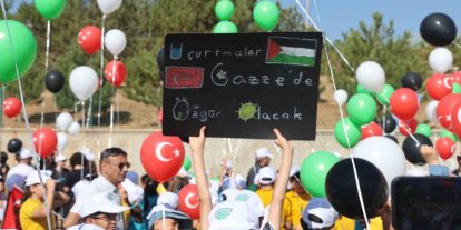 Konya’da Gazzeli çocuklar için balon ve uçurtmalar gökyüzüne bırakıldı