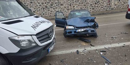 Yağış sebebiyle kafa kafaya çarpıştılar