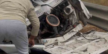 Yağış sebebiyle kontrolden çıkan otomobil refüje çarptı: 1 yaralı