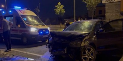 Kayseri’de kontrolden çıkan otomobil duvara çarptı: 1 yaralı