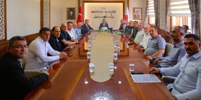 Bayburt’ta muhtarlarla köylerin ihtiyaçları görüşüldü