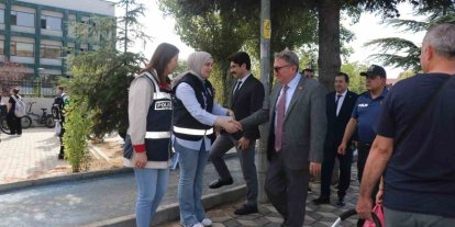 Bilecik’te okul önlerinde yaya ve sürücülere trafik bilgilendirmesi