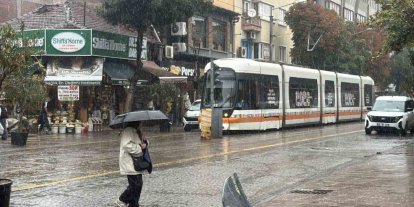 Eskişehir’de meteoroloji uyarı yaptı, sağanak yağış başladı
