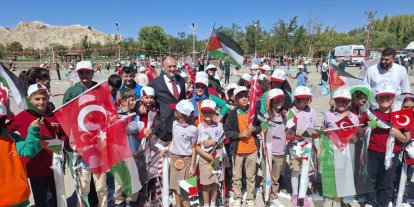 Gazzeli çocuklar için uçurtmalar gökyüzüyle buluştu