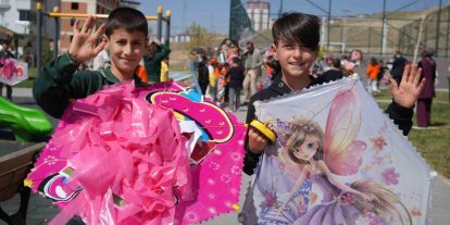 Bayburt’ta uçurtmalar Filistinli çocuklar için gökyüzüne bırakıldı