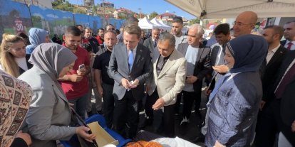 Yüksekova’da kadın kursiyerlerin el emekleri sergilendi