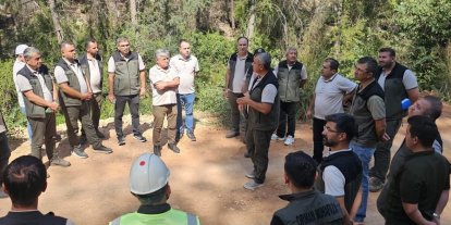 Mersin’de orman yollarında yangına karşı güvenli hat çalışması