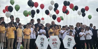 Bolu’da binlerce öğrenci Gazzeli çocuklar için yürüdü: Gökyüzüne umut uçurdular