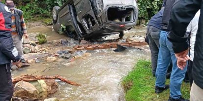 Trabzon’da araç dereye uçtu: 3’ü ağır 5 yaralı