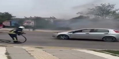 Elazığ’da alev alan otomobil söndürüldü